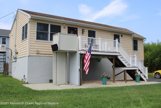 15 2nd Ave, Port Monmouth, NJ 07758