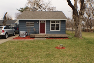 902 Dunreath St, Wolverine Lake, MI 48390