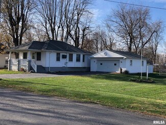 1313 S Houston St, Taylorville, IL 62568