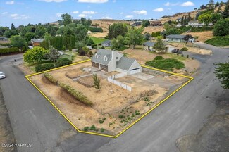 208 N 81st Ave, Yakima, WA 98908