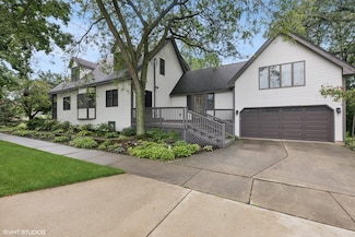 907 N Cross St, Wheaton, IL 60187