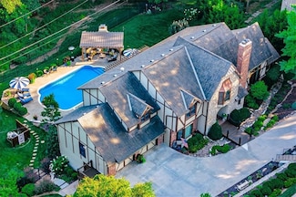 4809 Summit Cir, Shawnee, KS 66216