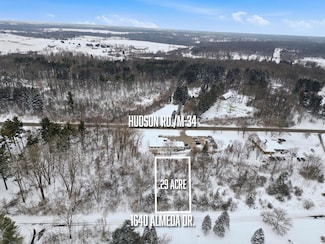 1640 Almeda Dr, Hillsdale, MI 49242