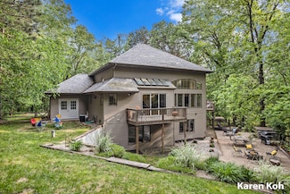 240 Pettis Ave NE, Ada, MI 49301