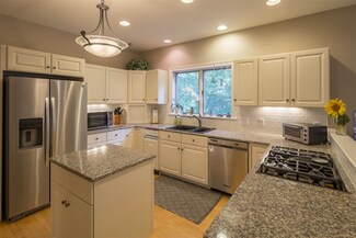 5 Cotton Farm Ln, North Hampton, NH 03862