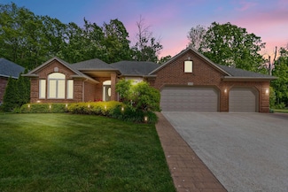 32818 Kathleen Dr, Chesterfield, MI 48047