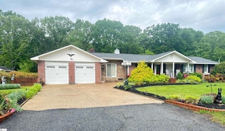 8627 Valley Falls Rd, Boiling Springs, SC 29316