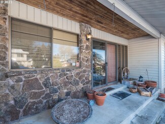 895 NW Riverview Ave, Gresham, OR 97030