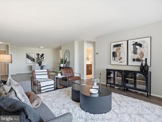 1800 Old Meadow Rd Unit 1017, McLean, VA 22102