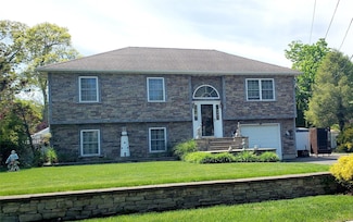 102 Dahlia Dr, Mastic Beach, NY 11951