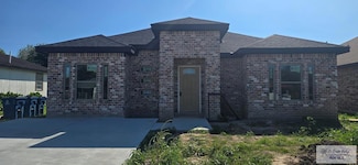 407 W 7th St, Los Fresnos, TX 78566