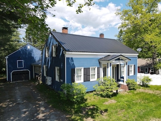 37 Enfield Rd, Lincoln, ME 04457