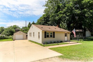 9077 Butternut Rd, Whitmore Lake, MI 48189