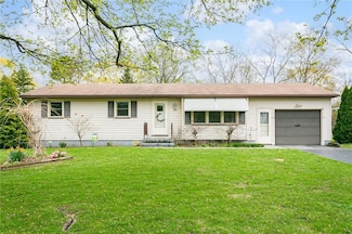 52 Pickdale Dr, Rochester, NY 14626