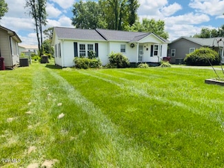 1310 E Chilhowie Ave, Johnson City, TN 37601