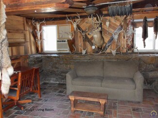 450 17th Rd, Hartford, KS 66854