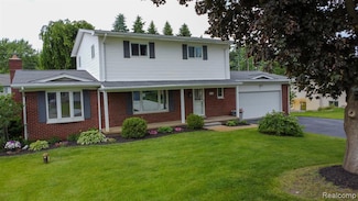 8268 Fox Bay Dr, White Lake, MI 48386