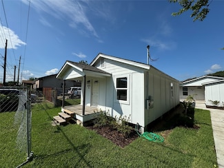 8214 Livingston St, Houston, TX 77051