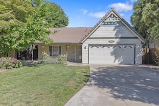 815 S Pinkham St, Visalia, CA 93292