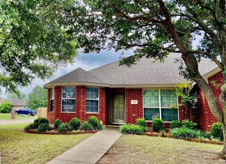 230 Shady Oaks Ln, Red Oak, TX 75154