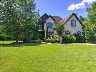 6065 Fox Trail Dr, Walnut Cove, NC 27052