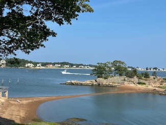 5 Turtle Bay Dr Unit 5, Branford, CT 06405