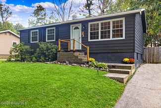 33 Red Oak Ln, Ballston Spa, NY 12020