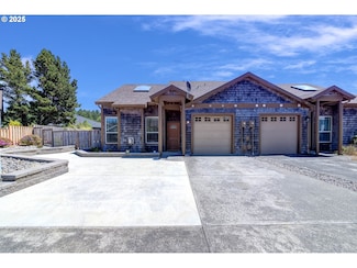 126 28th St NW Unit 2, Long Beach, WA 98631