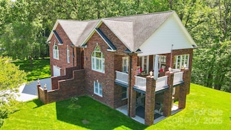 221 Grayrock Dr, Statesville, NC 28677