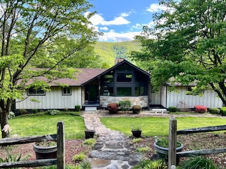 811 Heatherton Dr, Covington, VA 24426