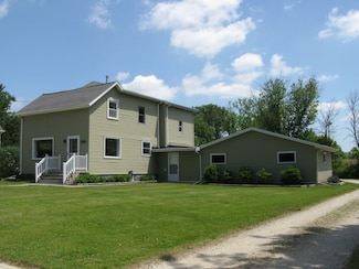 605 S 10th St, Oostburg, WI 53070