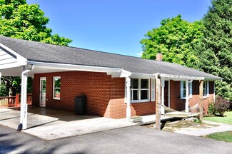 6591 Camelot Rd Rd, Fairlawn, VA 24141
