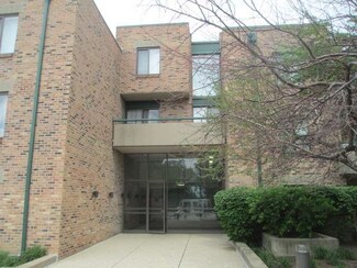 1919 Prairie Square Unit 105, Schaumburg, IL 60173
