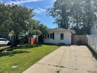 102 Southaven Ave, Mastic, NY 11950