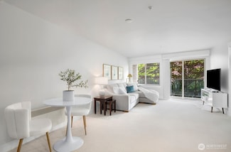 511 100th Ave NE Unit 111, Bellevue, WA 98004