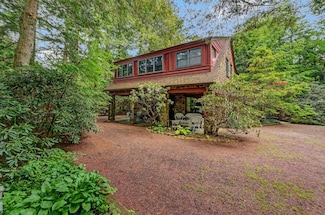 37 Cove Rd, Bear Creek Village, PA 18602