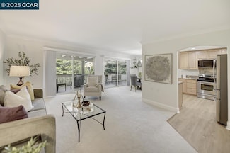1400 Ptarmigan Dr Unit 11, Walnut Creek, CA 94595