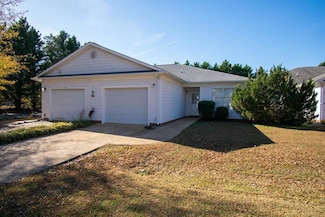13 Bay Ct, Kilmarnock, VA 22482