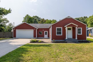 1293 E Hile Rd, Norton Shores, MI 49441