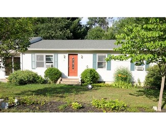 30 Hillside Meadows Dr, Southampton, MA 01073