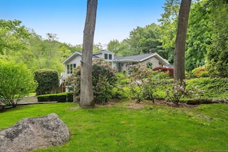 50 Parish Rd N, New Canaan, CT 06840