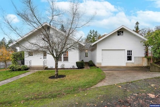 619 B St, Silverton, OR 97381