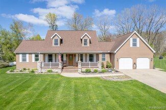 413 Cottonwood Dr, Lapeer, MI 48446