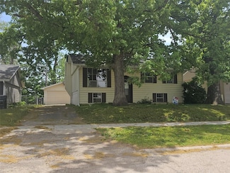 1025 Pawnee Dr NW, Cedar Rapids, IA 52405