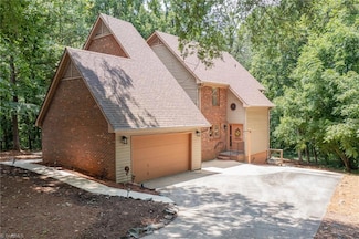 5453 Hanover Park Dr, Winston Salem, NC 27103