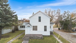 214 E State St, Cheboygan, MI 49721