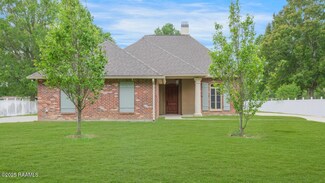 137 Laval Rd, Lafayette, LA 70507