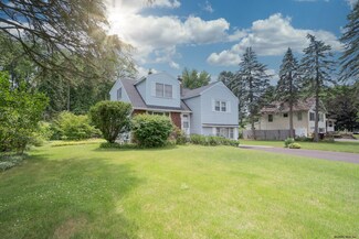 26 Shaker Dr, Albany, NY 12211