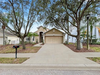 320 Henley Cir, Davenport, FL 33896