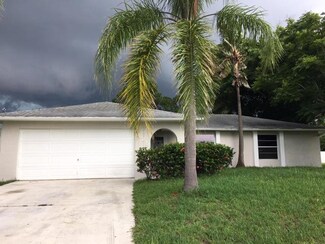 425 SE Strait Ave, Port Saint Lucie, FL 34983